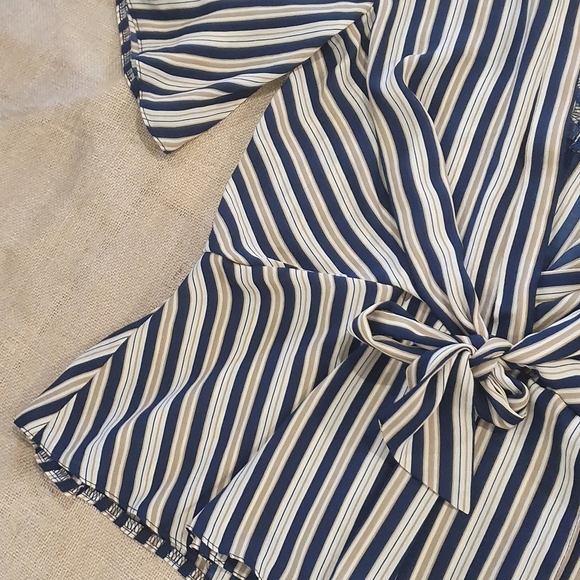 SIZE 10 SAMBARA NWT Navy and Cream Striped Top - Picture 2 of 6